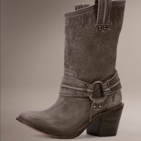 Frye Shoes - Euc sz 10 Frye Carmen harness boots